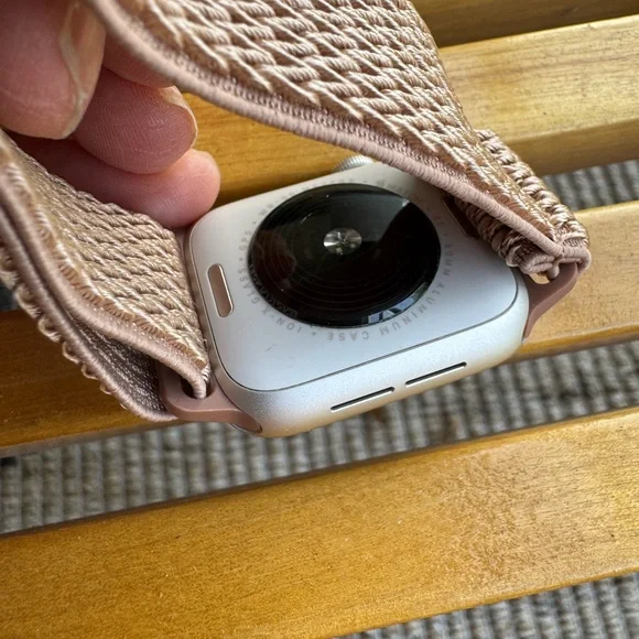 Apple Watch SE (2nd gen) 40mm - Picture 3 of 5